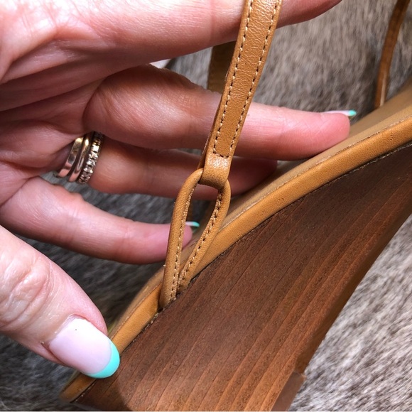 White mountain tan genuine leather strappy sandals carved wood heel 2.5” size 9 - Picture 4 of 8